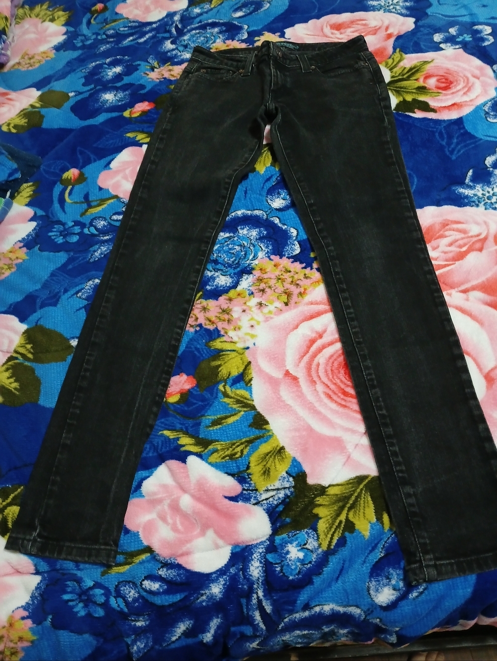 Black Women's Skinny Jeans - Classic Slim Fit